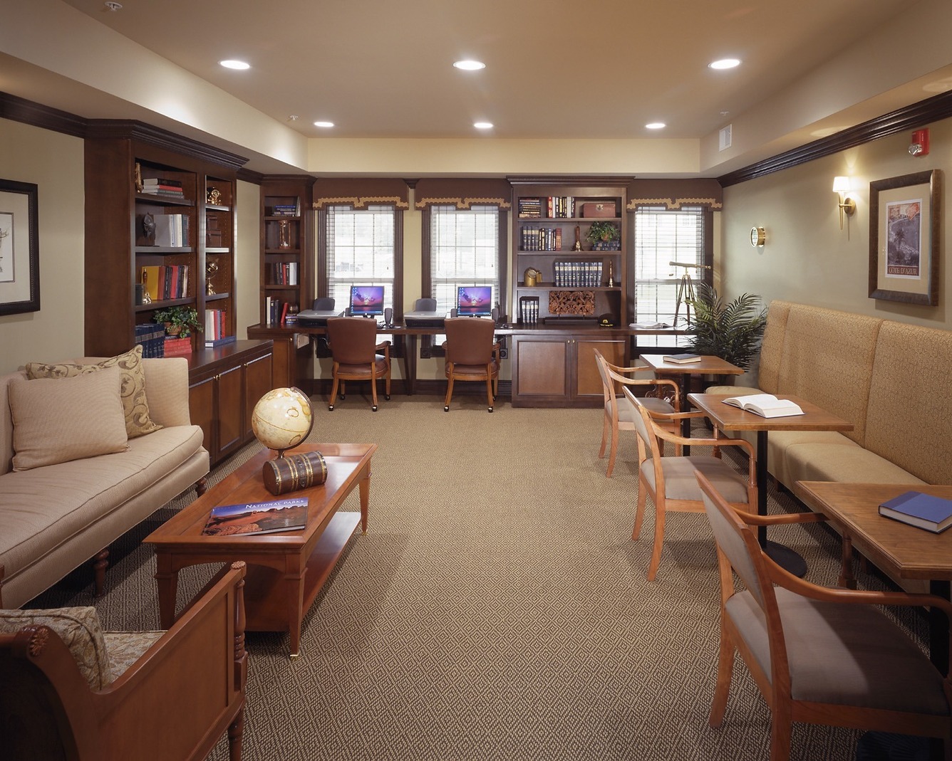 The Enclave - Luxurious Lounge Area